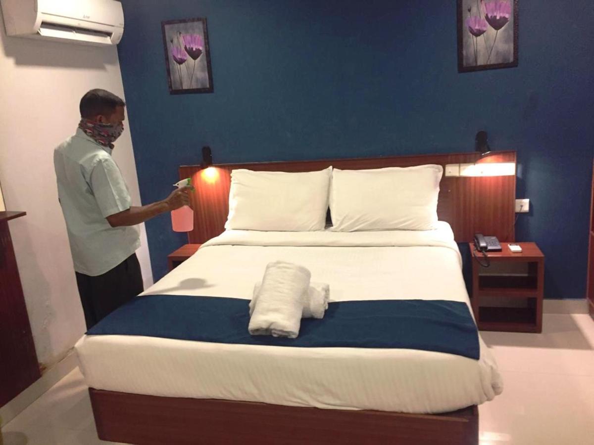 Hôtel Mirage Residency à Kochi Extérieur photo