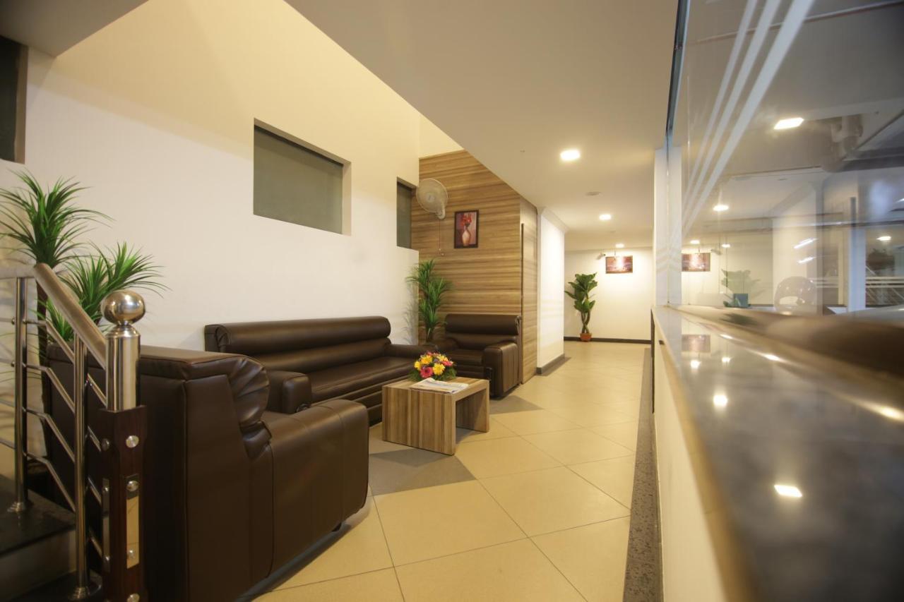 Hôtel Mirage Residency à Kochi Extérieur photo